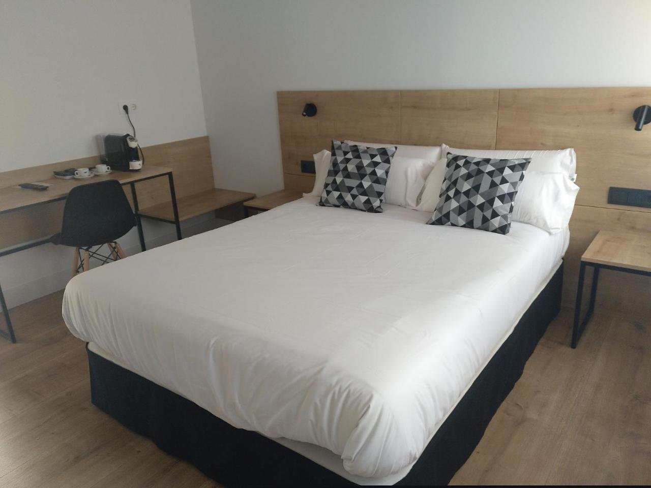 Hotel Entrerailes カサラレイナ エクステリア 写真